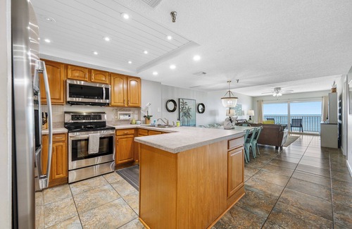 Indian Shores Condo | 💦Sea Gate 505- Gulf Front- Balcony- Pool -Grill 💦