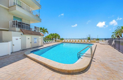 Indian Shores Condo | 💦Sea Gate 505- Gulf Front- Balcony- Pool -Grill 💦