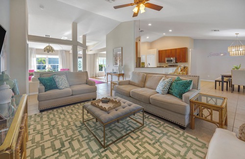 Port Charlotte House | Sea La Vie "Boujee" Upscale Style 4 BDR Pool House Near Gulf Beaches and Golfing