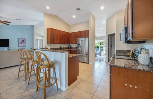 Port Charlotte House | Sea La Vie "Boujee" Upscale Style 4 BDR Pool House Near Gulf Beaches and Golfing