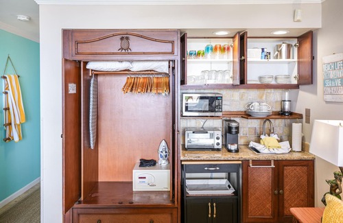 Wailua Apartment | Sea La Vie| Relaxing Studio Oceanfront with AC