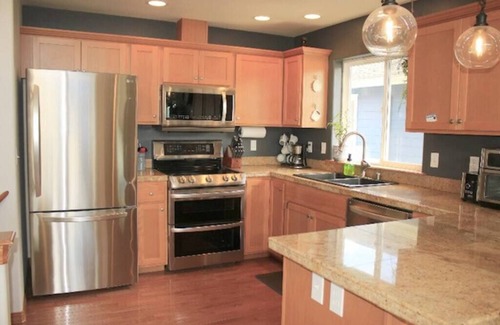 Pacific Beach House | Sea Mist -Dog Friendly 3 bedroom Beach House w/Fenced Yard