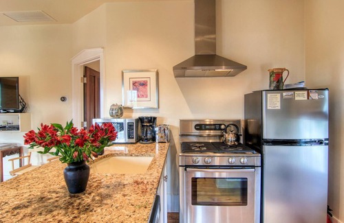 Old Town Cottage | Sea Oats Cottage; Romance by the Sea, Luxury 1 bdrm, 1 bath, walk to the beach