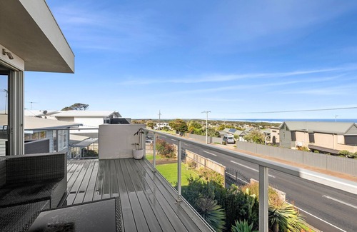 Ocean Grove Apartment | Sea Panorama on The Parade with pool