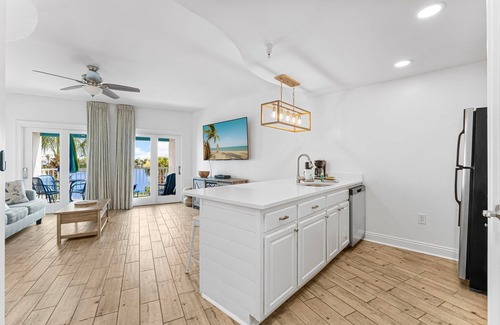 Sunnyside Condo | "Sea Shores 211" 1 bed unit-Sleeps 2-Lake View