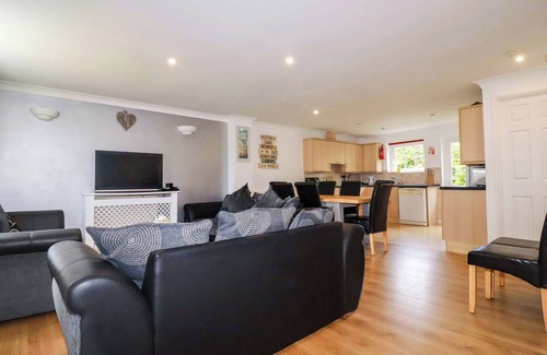 Saint Columb Major Cottage | SEA THRIFT, family friendly, with pool in Indian Queens