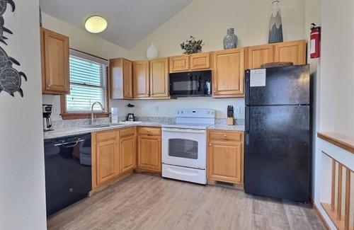 Hatteras Island Cottage | Sea Turtle- Oceanview Villa- Short Walk to Beach- Community Pool & Spa