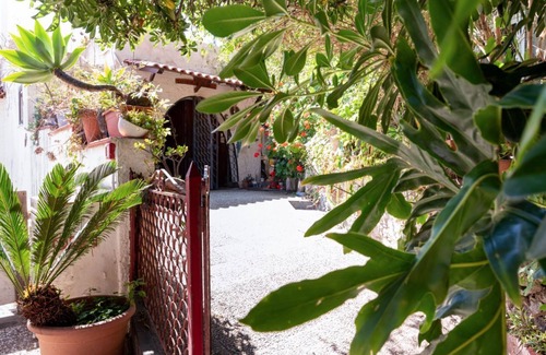 Spisone Apartment | Sea view apartment of about 90 sqm, able to accommodate up to 4 people, located on the ground floor of a building.The property is located in Taormina, in a unique panoramic position, suspended above a rock and with the beach right in front of the apartme