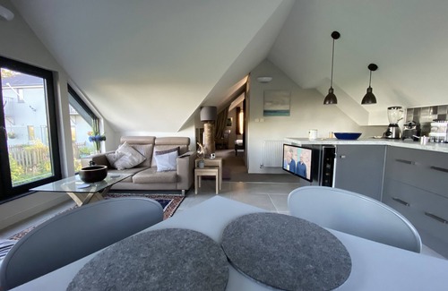 Dartmouth Apartment | Sea View Barn Apartment at Downton Lodge, Near Dittisham, Peaceful Rural Setting