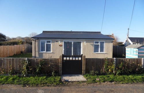 Great Yarmouth House | Sea view Beach Bungalow, super dog-friendly