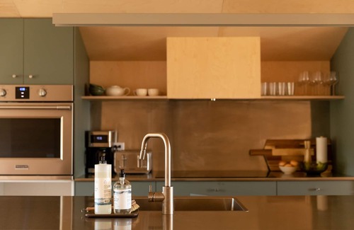 L'Ile-du-Havre-Aubert House | Sea view boutique hotel room