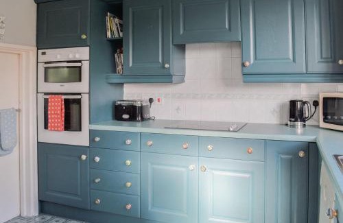 Rhos on Sea House | Sea View Cottage