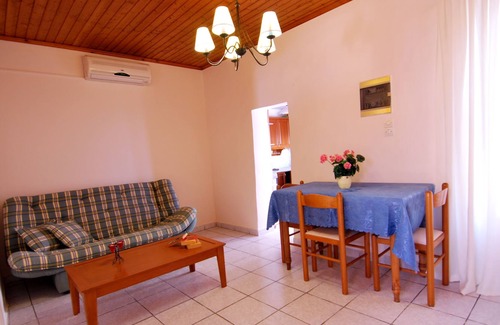 Eleios-Pronnoi Cottage | Sea-view cottage in Mavrata village close to Katelios & sandy beaches