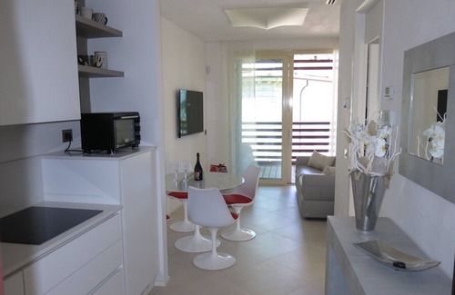 Marina Centro Apartment | Sea View Embassy Apartment