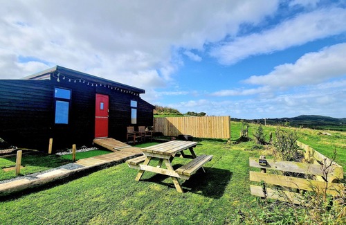Cylch-Y-Garn Cabin | Sea view hut sleeps 4/6