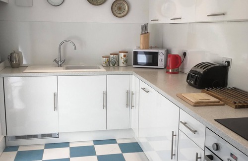 Hele House | Sea views, sleeps 8, 4 bedrooms, nr Woolacombe, parking