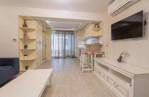 Haniotis Apartment | Sea Wave House by RentalsPro - Hanioti