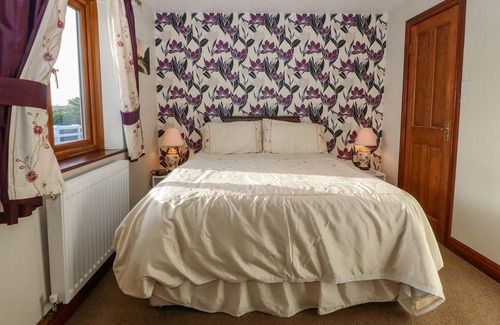 Morfa Bychan Cabin | SEABREEZE LODGE, family friendly, with a garden in Porthmadog