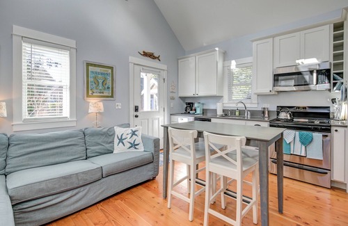 Seabrook Cabin | Seabrook Beach Cabin - Dog Friendly + Private Hot Tub + Walk to Town & Ocean