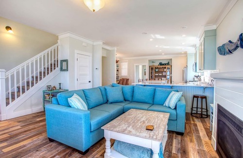 Seabrook House | Seabrook's Ocean Tails: Dog Friendly, Hot Tub!