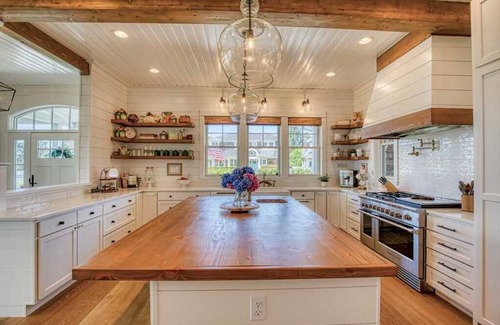 Seabrook House | Seabrook's Sunset Retreat: Dog Friendly
