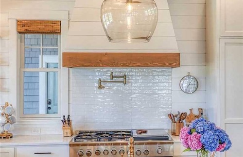 Seabrook House | Seabrook's Sunset Retreat: Dog Friendly