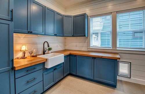 Seabrook House | Seabrook's Sunset Retreat: Dog Friendly