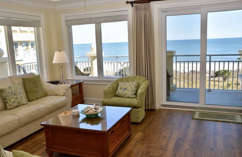 Daufuskie Island Villa | SEACLUSION Villa- Beautiful OCEANFRONT PENTHOUSE views of Pool/Beach