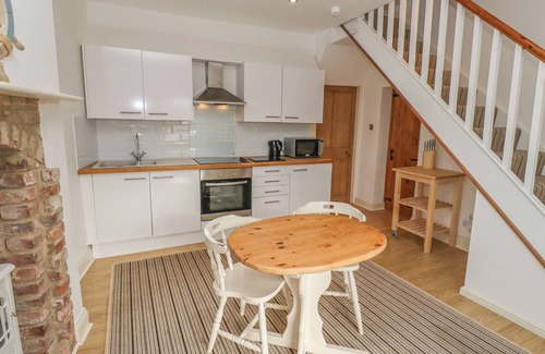 Alnmouth Cottage | SEAFIELD COACH HOUSE, romantic, character holiday cottage in Alnmouth