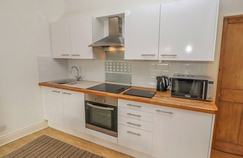 Alnmouth Cottage | SEAFIELD COACH HOUSE, romantic, character holiday cottage in Alnmouth