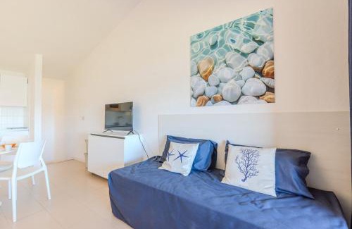 Capo Coda Cavallo Apartment | Seafront House Salina - beach and nature