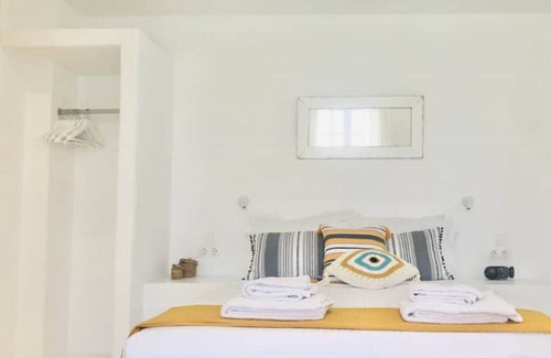 Naousa Apartment | Seafront Naoussa Old Port studio Casa Evriali with amazing location and sea view