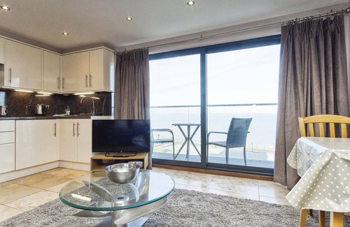 Cowes Cottage | Seafront Quay West Apartments - an apartment that sleeps 2 guests in 1 bedroom