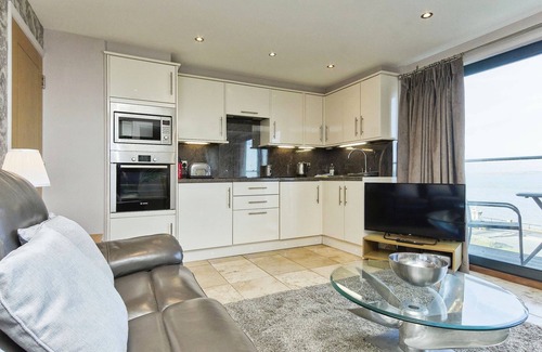 Cowes Cottage | Seafront Quay West Apartments - an apartment that sleeps 2 guests in 1 bedroom