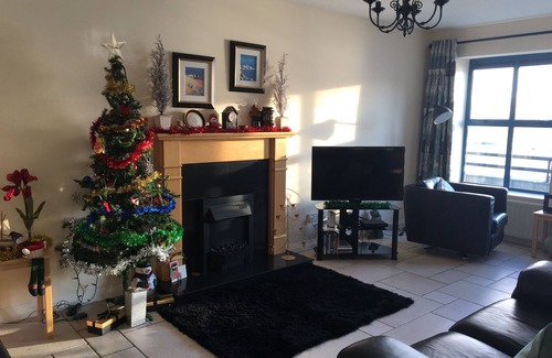 Newcastle Apartment | Seafront Spacious 3 bedroom Apartment with private secure parking and free wi-fi