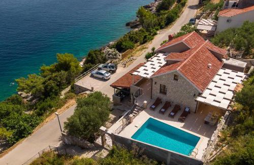 Prigradica Villa | Seafront Villa Endless View