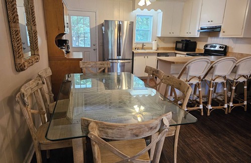 Edisto Island House | Seaglass 4bedroom 2bath with 8beds King bed WiFi Across from the beach Lg yard