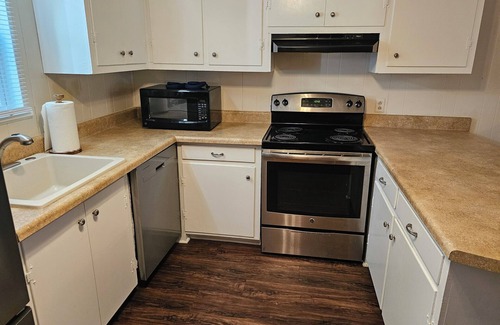 Edisto Island House | Seaglass 4bedroom 2bath with 8beds King bed WiFi Across from the beach Lg yard