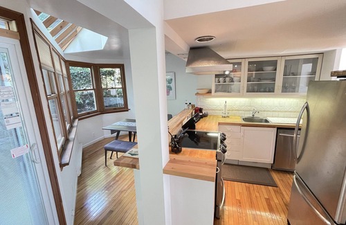 West Vancouver House | Seaglass House - Spacious, Modern, Amazing Views