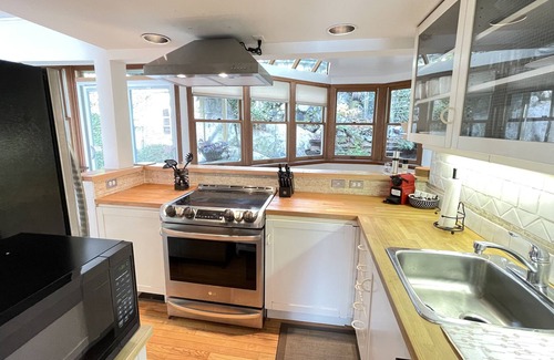 West Vancouver House | Seaglass House - Spacious, Modern, Amazing Views