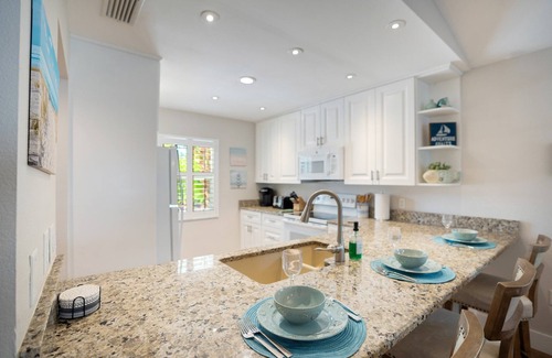 South Sarasota House | SeaGlass: New Renovation Sleep 12 Hot tub, Pool