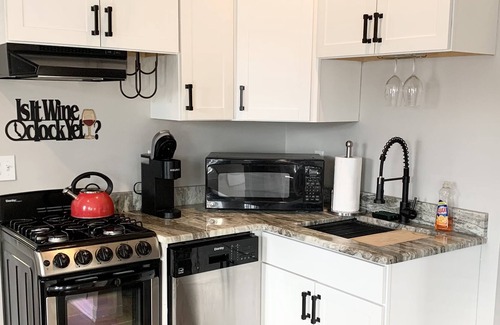Mattapoisett Cottage | Seahorse Cottage- Walk to Beach
