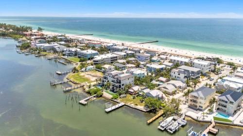 Bradenton Beach Apartment | Seahorse Suite home