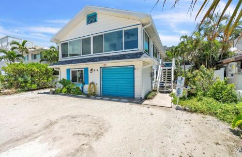 Bradenton Beach Apartment | Seahorse Suite home