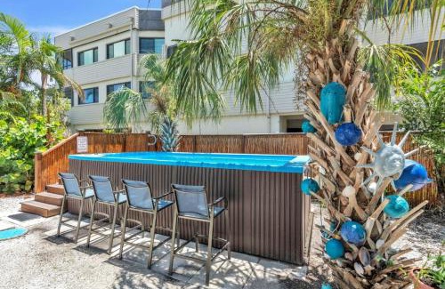 Bradenton Beach Apartment | Seahorse Suite home