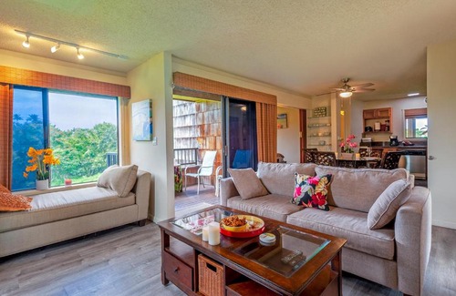 Princeville Apartment | Sealodge B4 - affordable condo, hike to beach, ocean view lanai