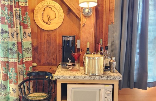 Seal Cove Cottage | Sealport Ocean Side Cozy Cottage