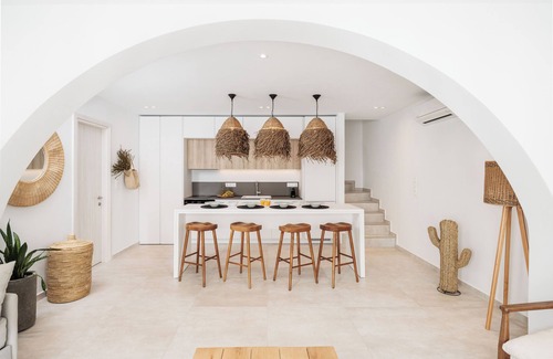 Maragas Apartment | Seanfinity Beachfront Suites