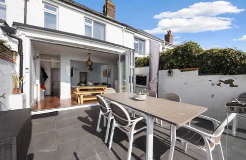 Brighton House | Seapoint House with 12ft swim spa/hot tubTranquil 3-bedroom house Brighton