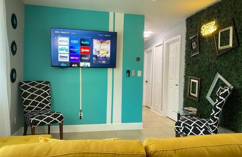 Midtown House | SEAPORT ECLECTIC VIBE W/KING BED MINS TO DOWNTOWN